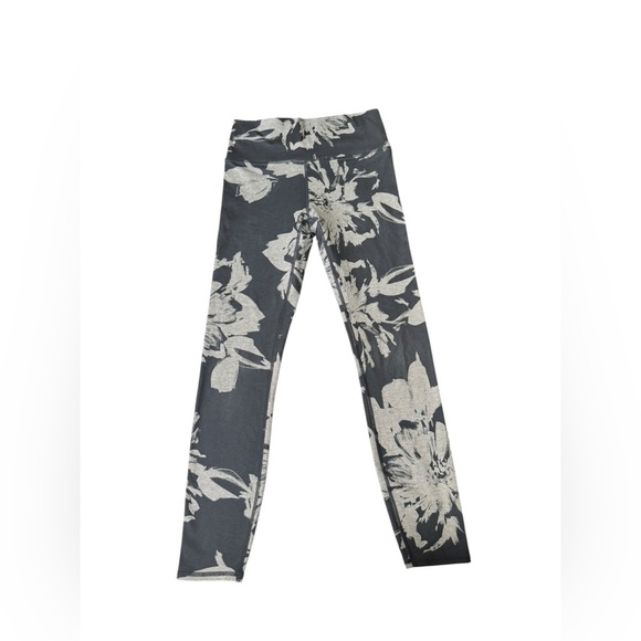 VUORI Clean Elevation Leggings Womens Size S Charcoal Gray Big Flower - Picture 2 of 7